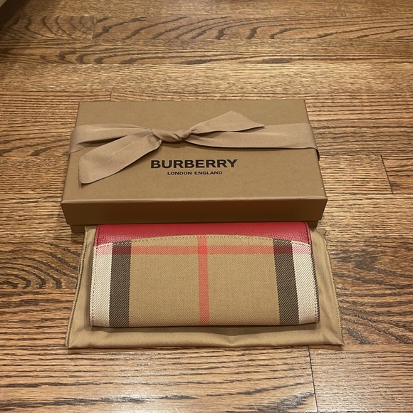 NEW Burberry Red Haymarket Check Continental Flap Wallet - Picture 2 of 9